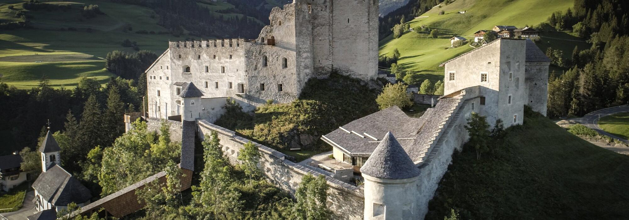 Burg Heinfels Drohnenansicht | © TVB Osttirol / Alexander Zeidler